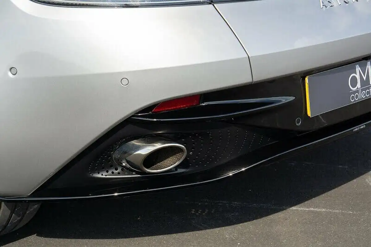 2024-aston-martin-db12-40-v8-auto-euro-6-ss-2dr-big-15