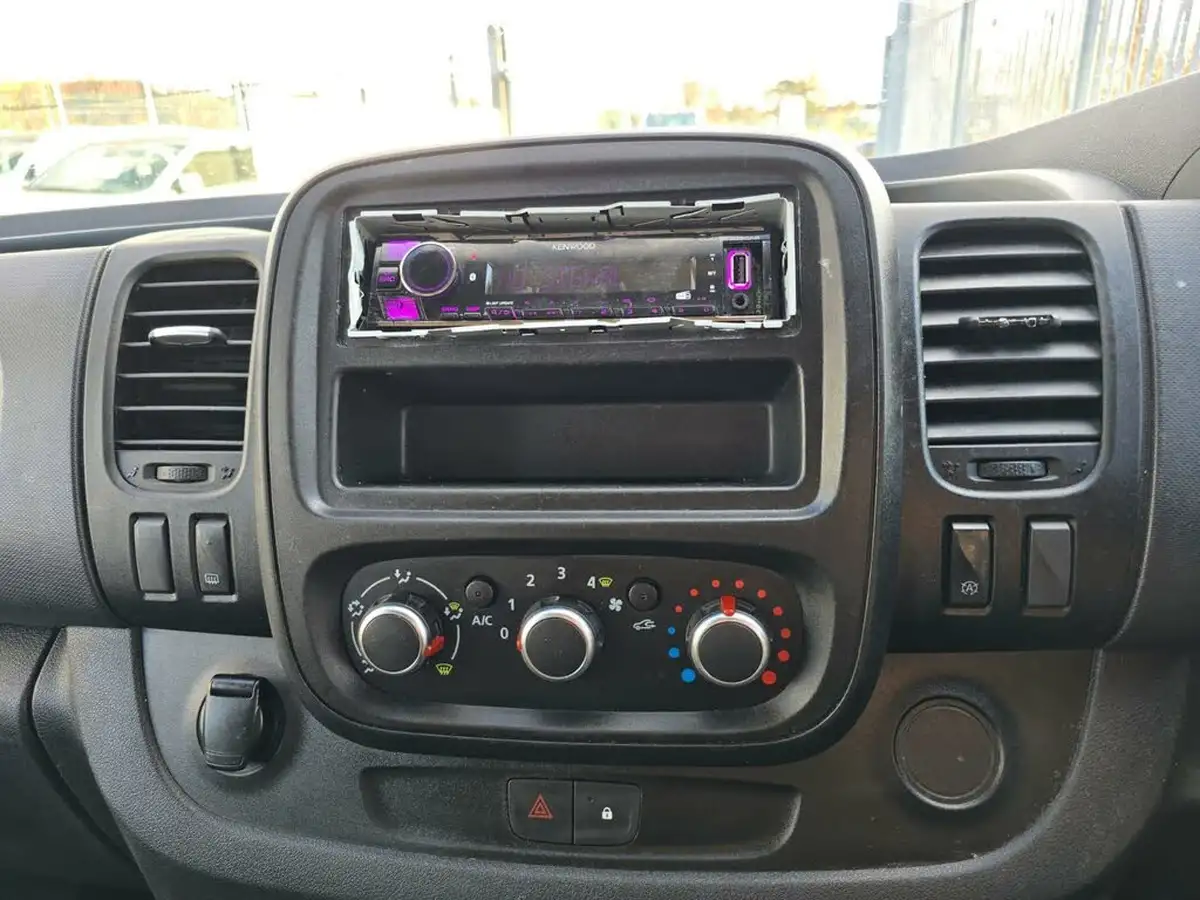 2021-renault-trafic-20dci-ll30-energy-120-business-panel-big-33