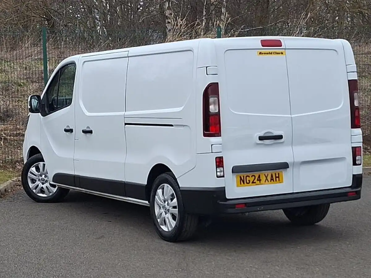 2024-renault-trafic-20dci-ll30-150-extra-panel-edc-auto-big-1