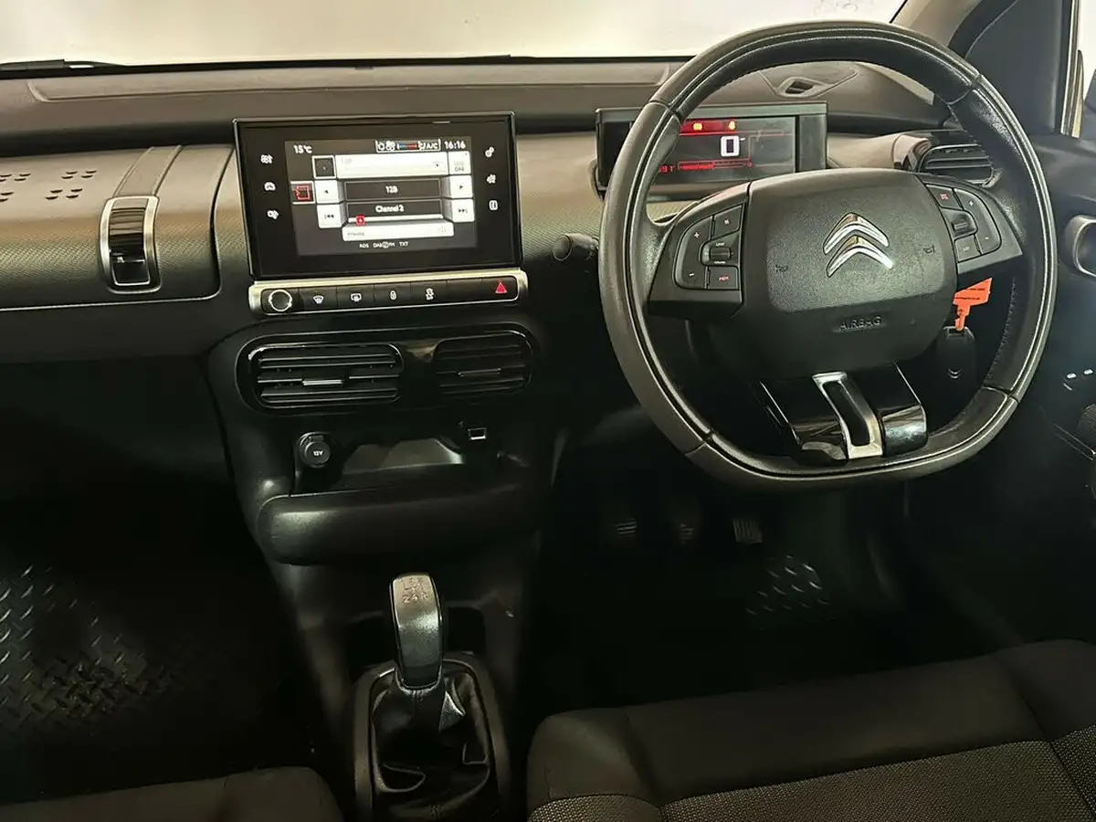2015-citroen-c4-cactus-12-feel-82ps-big-11