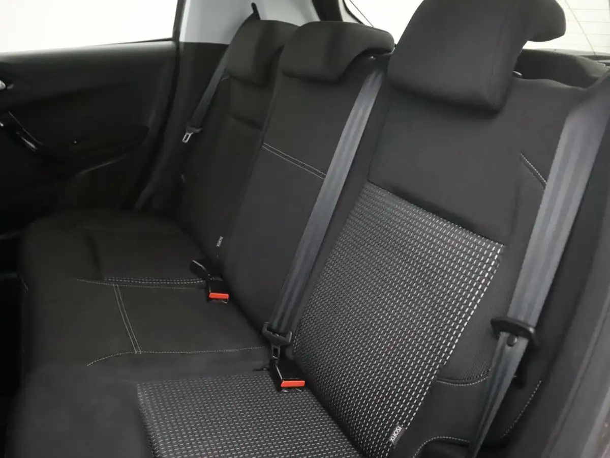 2019-peugeot-208-12-puretech-tech-edition-82bhp-big-14