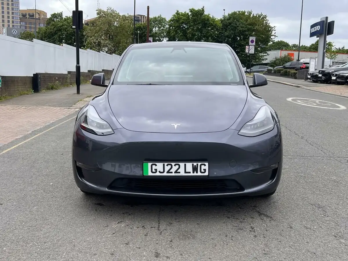 2022-tesla-model-y-e-long-range-big-1