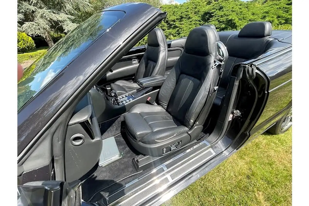 2006-bentley-azure-68-big-35