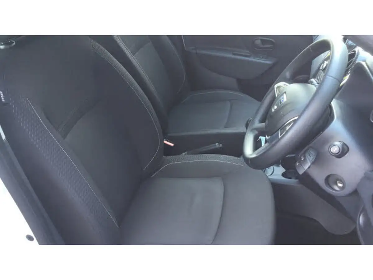 2018-dacia-sandero-10-sce-essential-big-14
