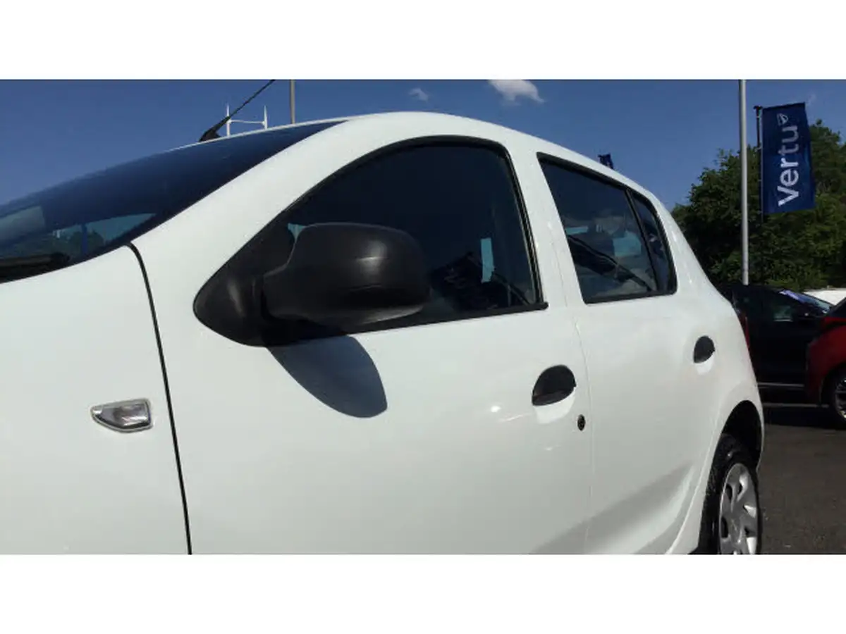 2018-dacia-sandero-10-sce-essential-big-38