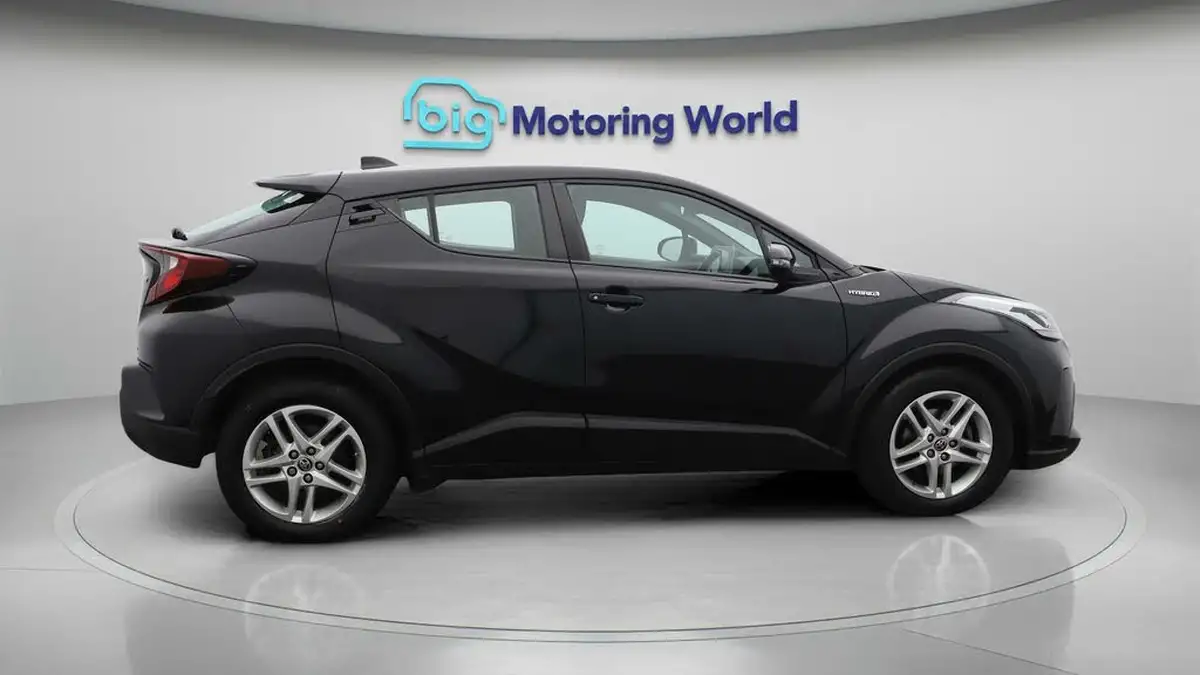 2020-toyota-c-hr-18-vvt-i-icon-parking-pack-big-8