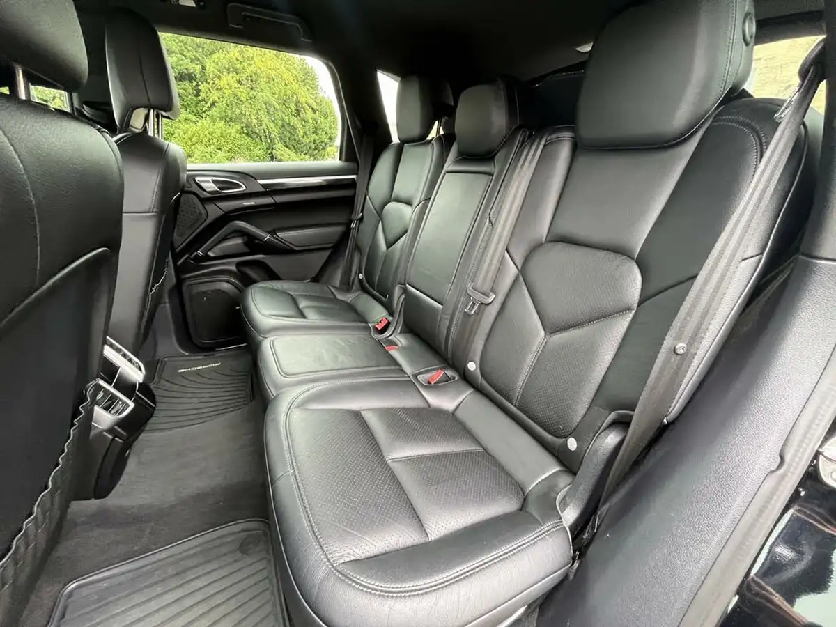 2016-porsche-cayenne-30td-big-36