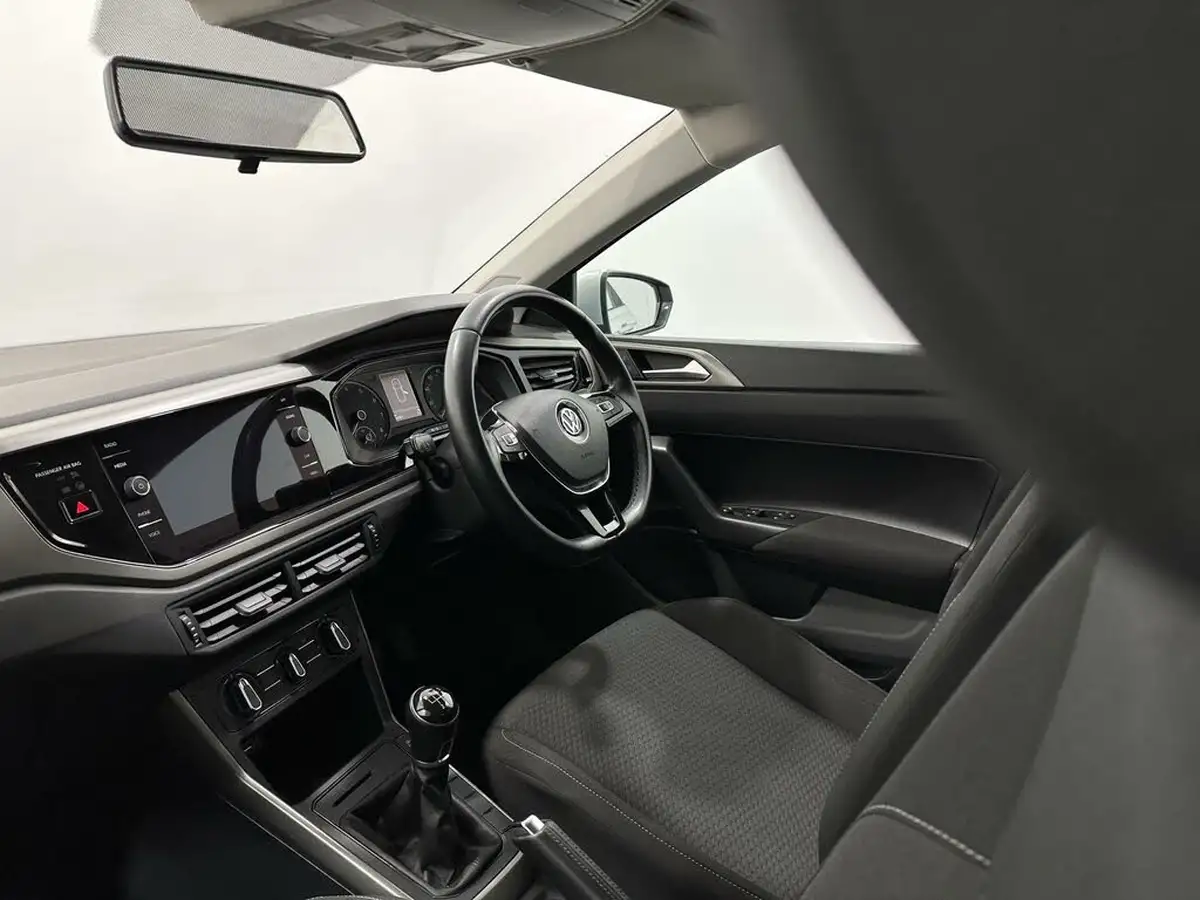 2018-volkswagen-polo-10-tsi-se-big-24
