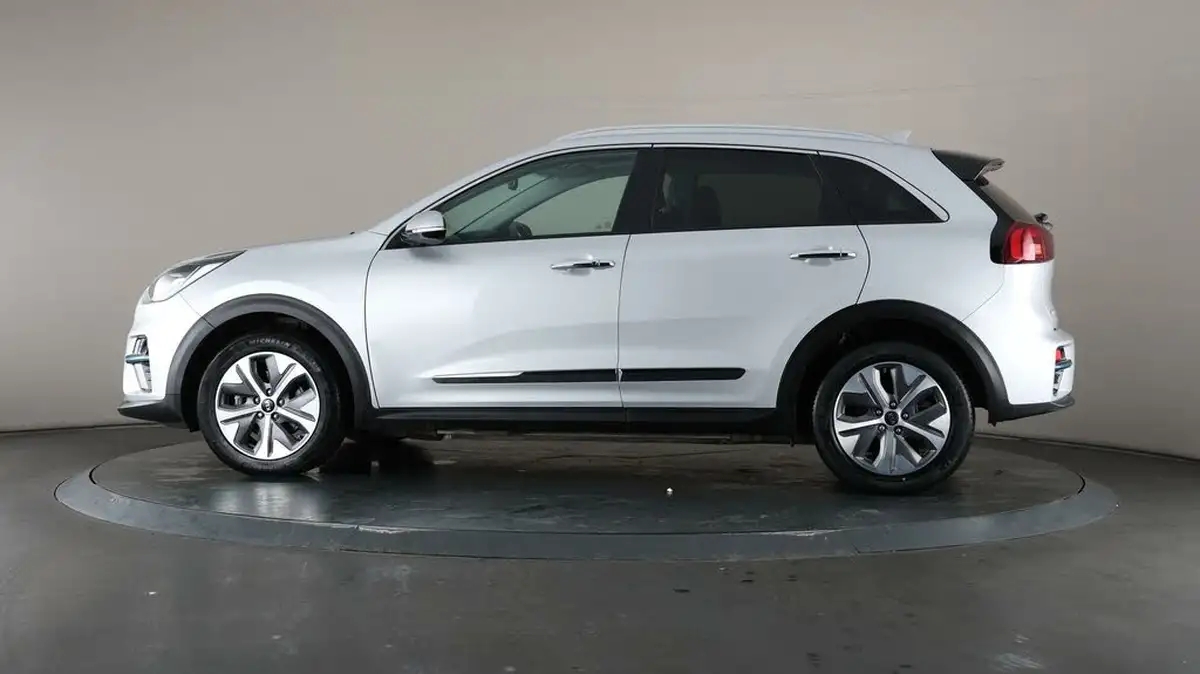 2021-kia-e-niro-ev-4-big-37
