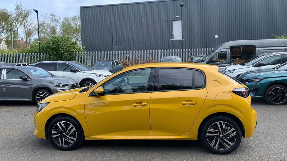 2021-peugeot-208-12-puretech-allure-premium-100bhp-big-5