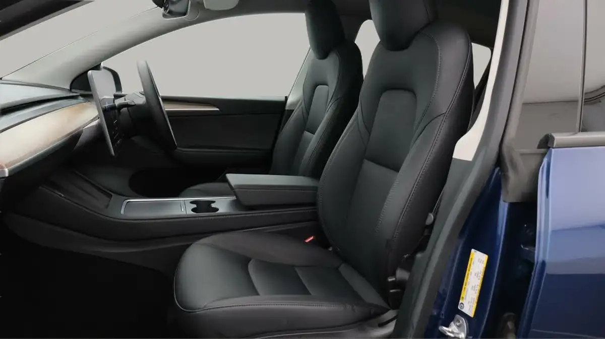2022-tesla-model-y-e-long-range-big-14