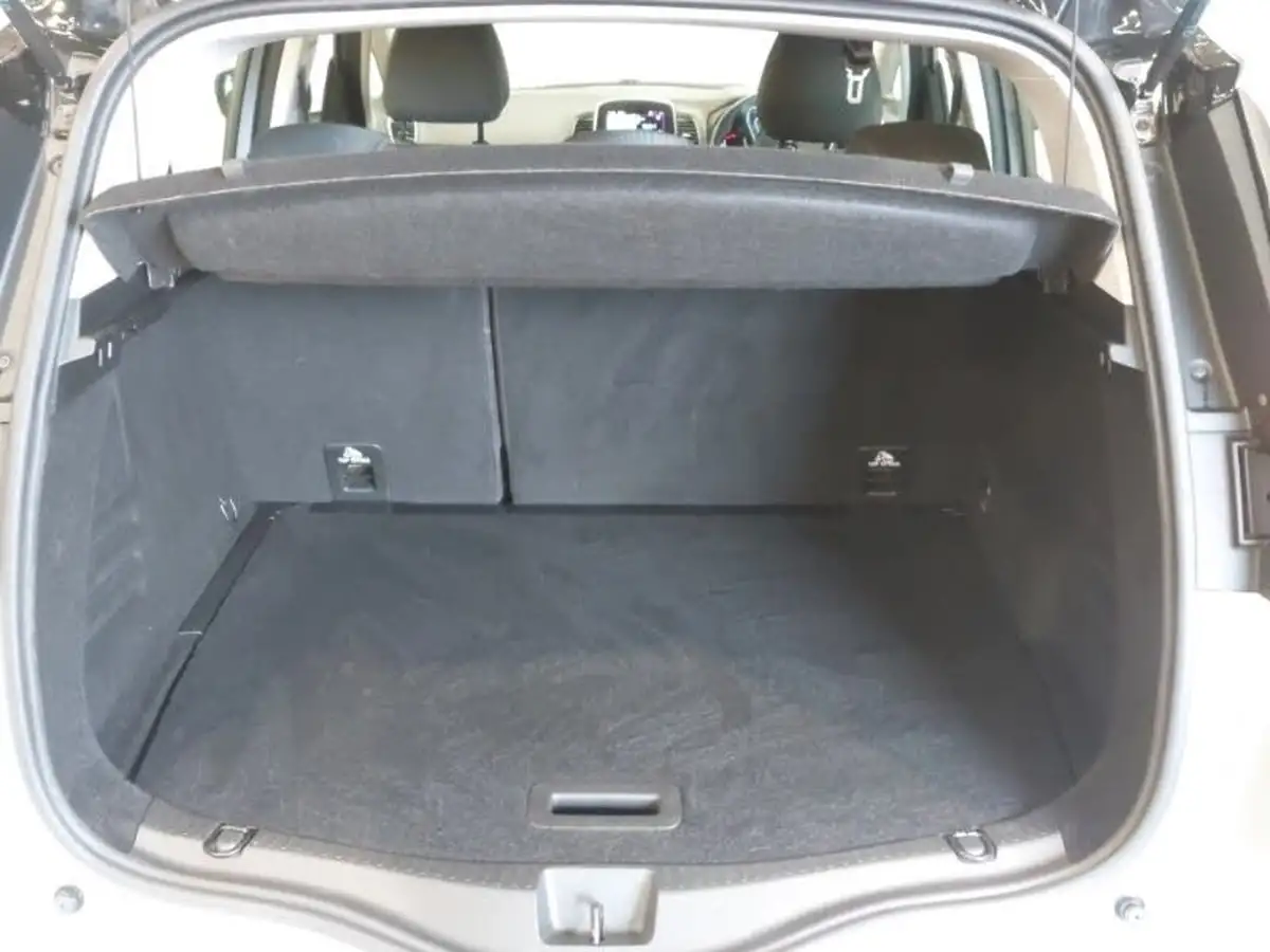 2019-renault-scenic-13-tce-iconic-big-7