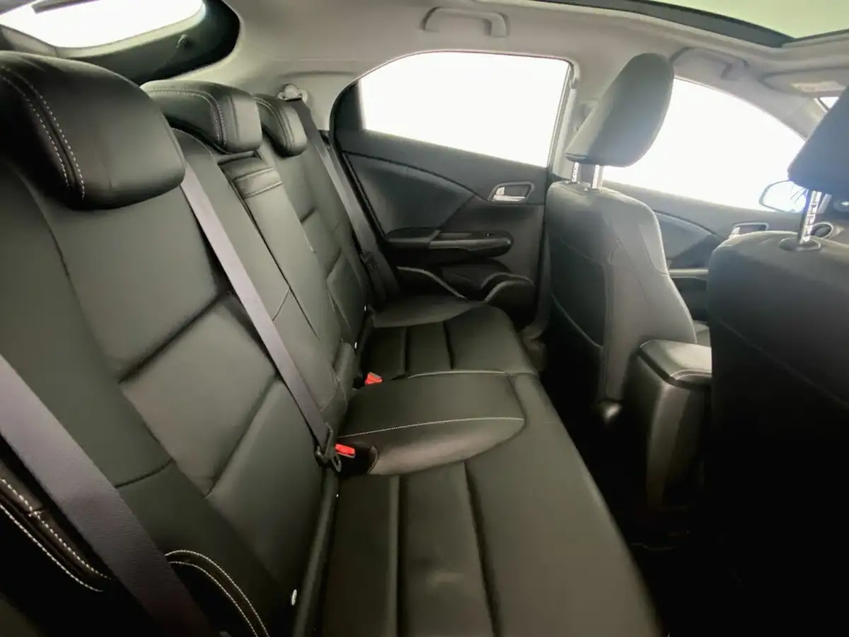 2014-honda-civic-18-sr-hatchback-big-24