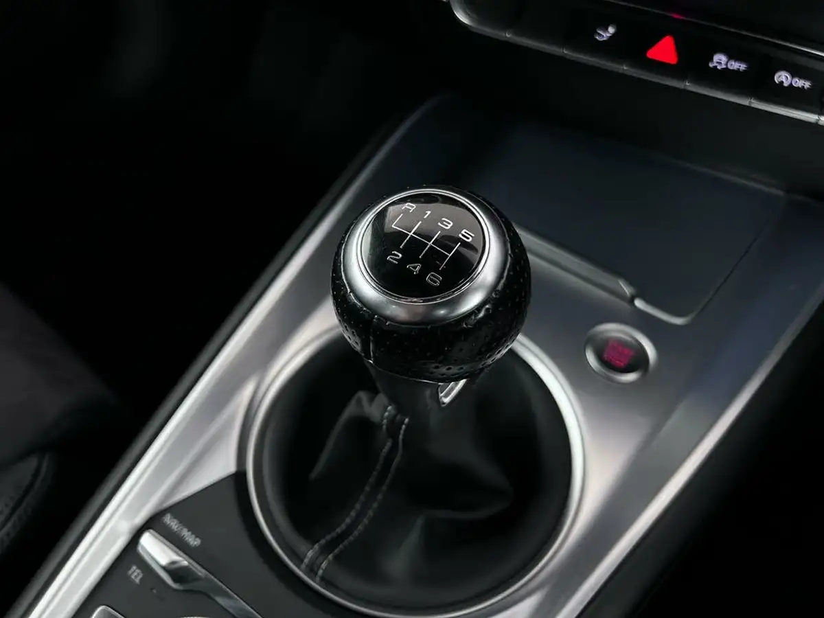 2016-audi-tt-coupe-18-tfsi-s-line-big-47