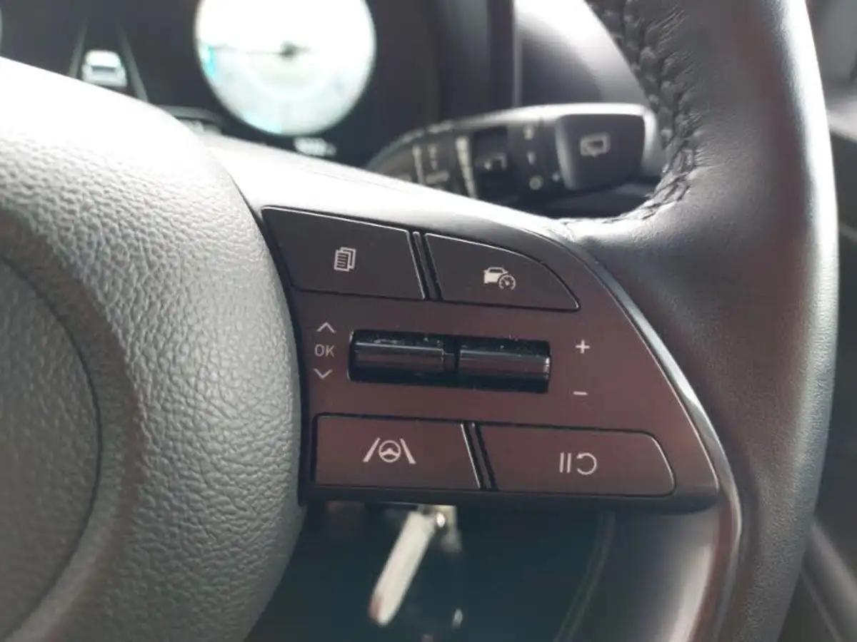 2022-hyundai-bayon-10-t-gdi-premium-120ps-big-16