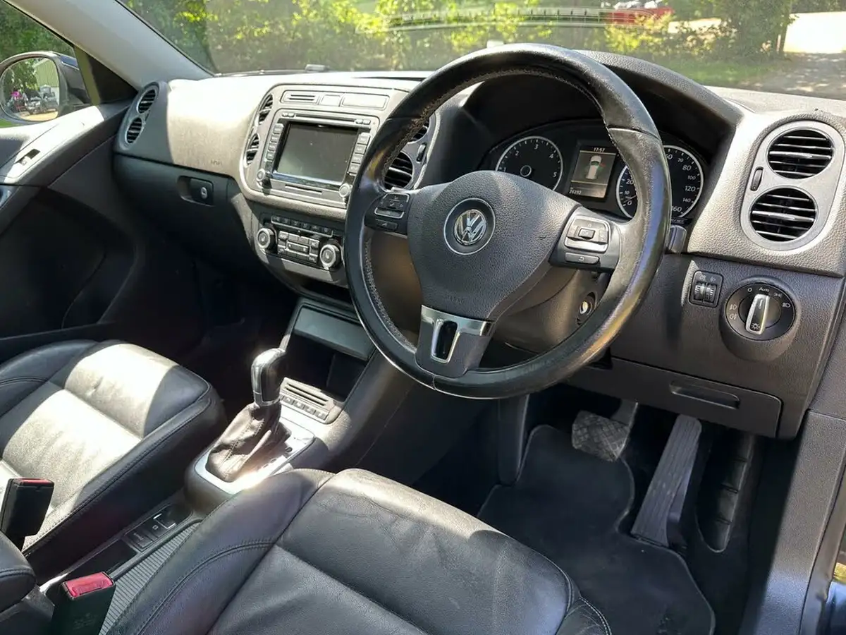 2012-volkswagen-tiguan-20td-se-140ps-4wd-dsg-big-2