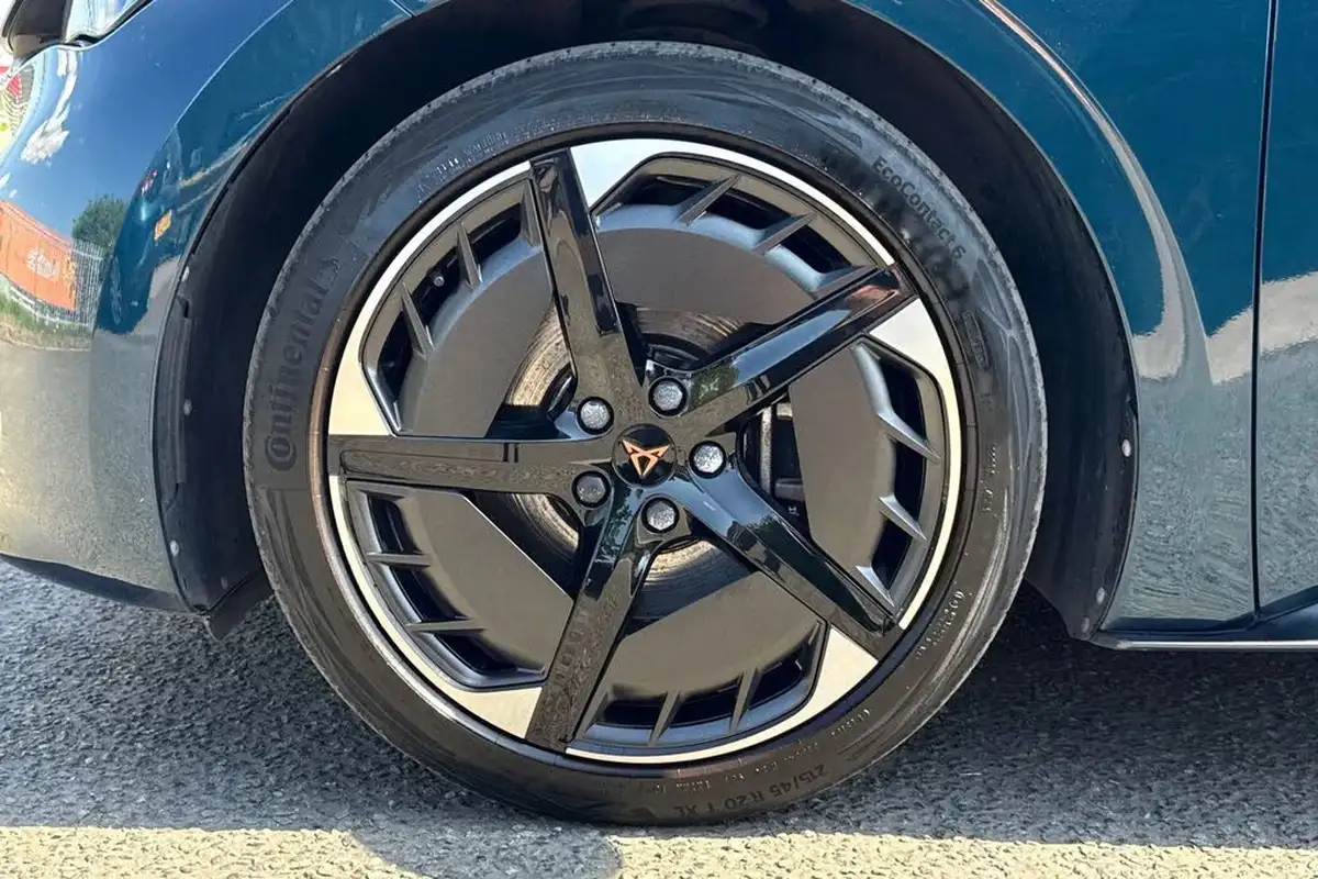 2022-cupra-born-e-v3-204ps-58kwh-big-9