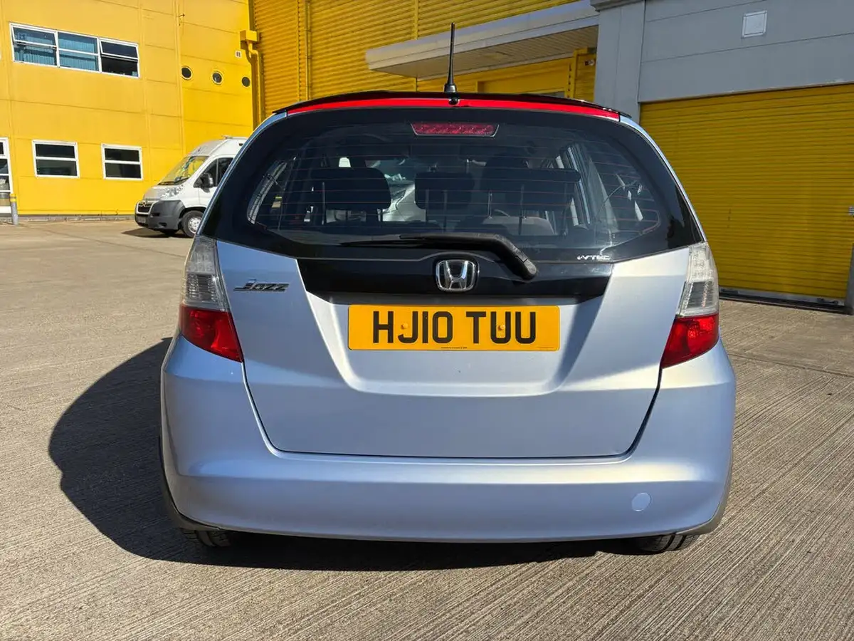 2010-honda-jazz-14-es-t-big-5