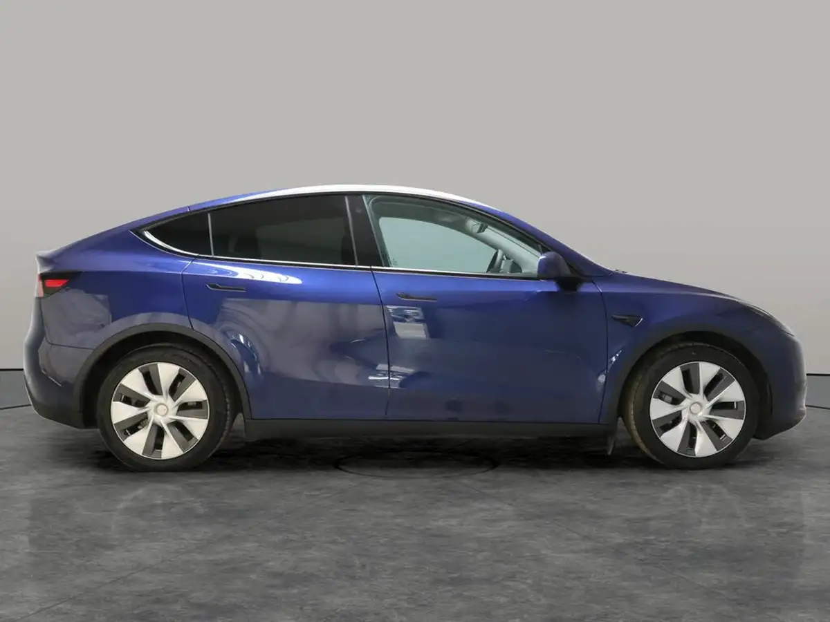 2023-tesla-model-y-e-rwd-big-12