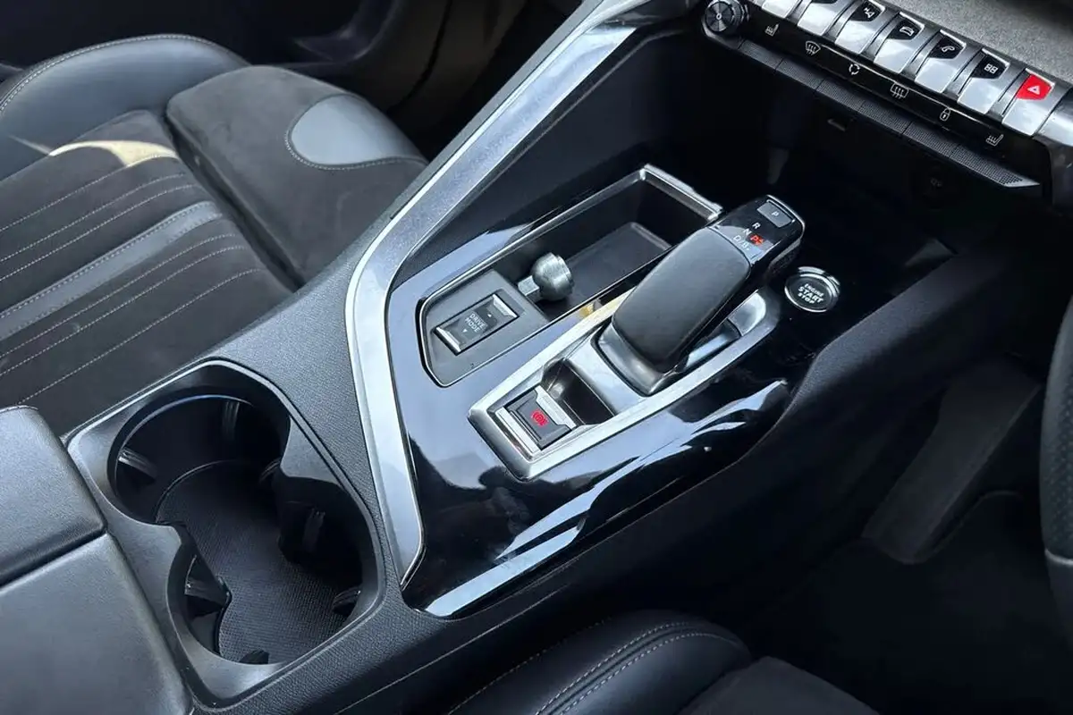 2022-peugeot-3008-suv-16-puretech-gt-premium-225bhp-hybrid-e-eat8-big-58