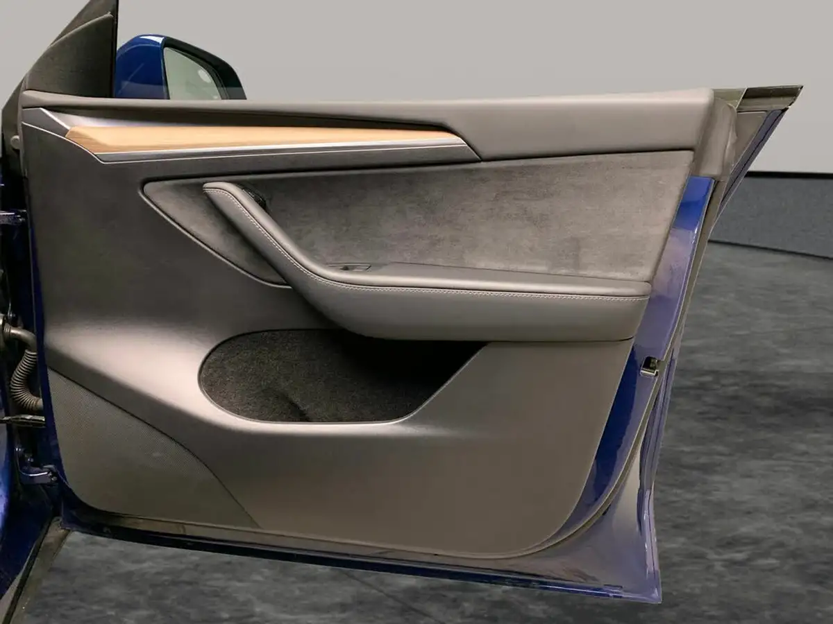 2023-tesla-model-y-e-rwd-big-40