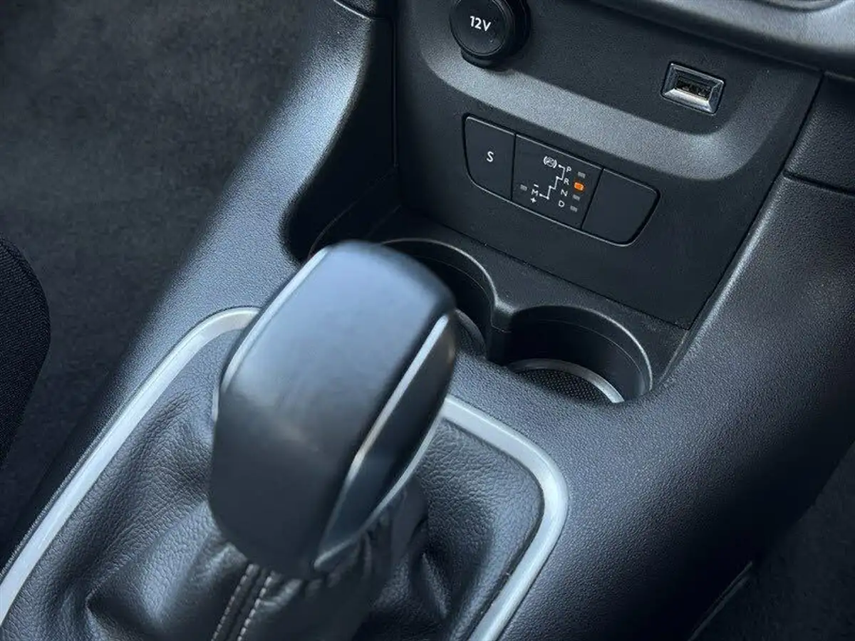 2021-citroen-c3-12-puretech-shine-110ps-eat6-big-17