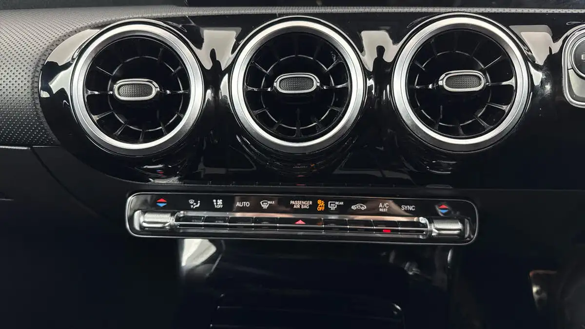 2019-mercedes-benz-a-class-20d-a200d-amg-line-hatchback-5d-big-17