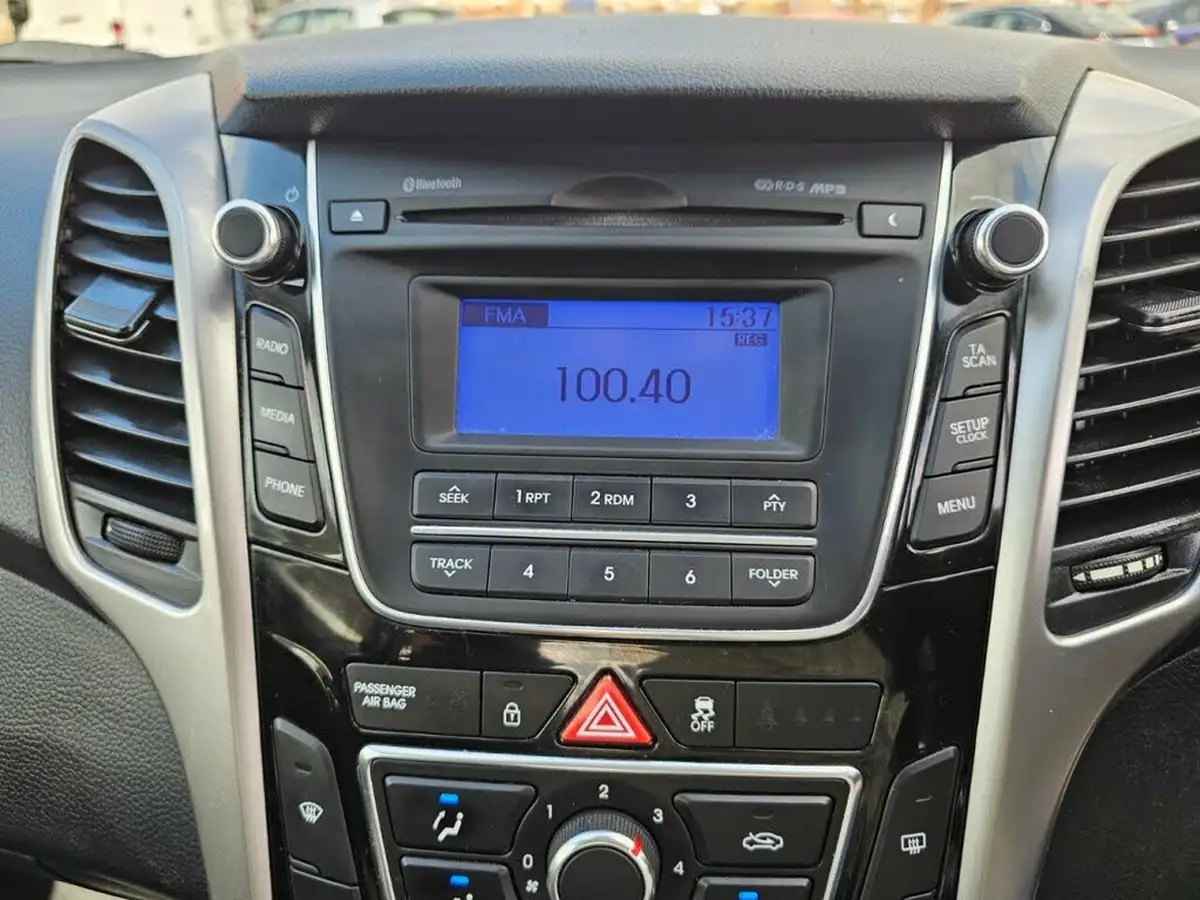 2015-hyundai-i30-14-active-3d-big-17