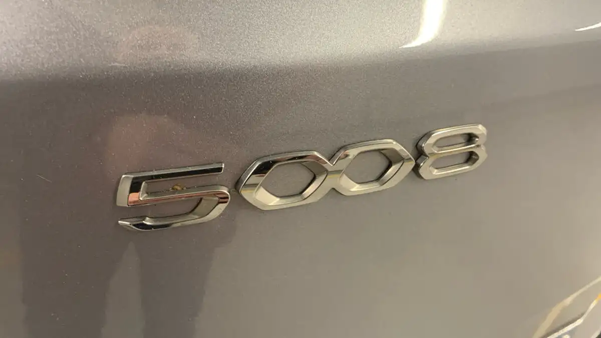 2021-peugeot-5008-suv-12-puretech-allure-premium-eat8-big-43