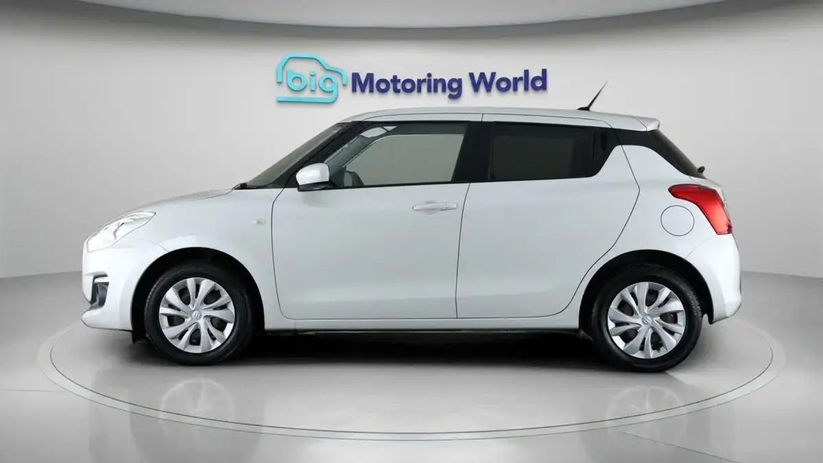 2019-suzuki-swift-12-dualjet-attitude-big-4