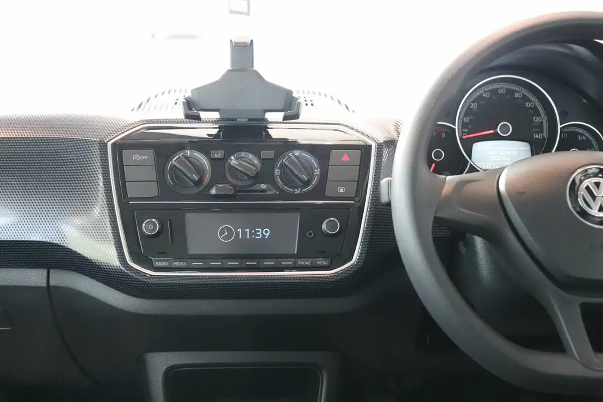 2018-volkswagen-up-10-move-up-ss-3d-big-15