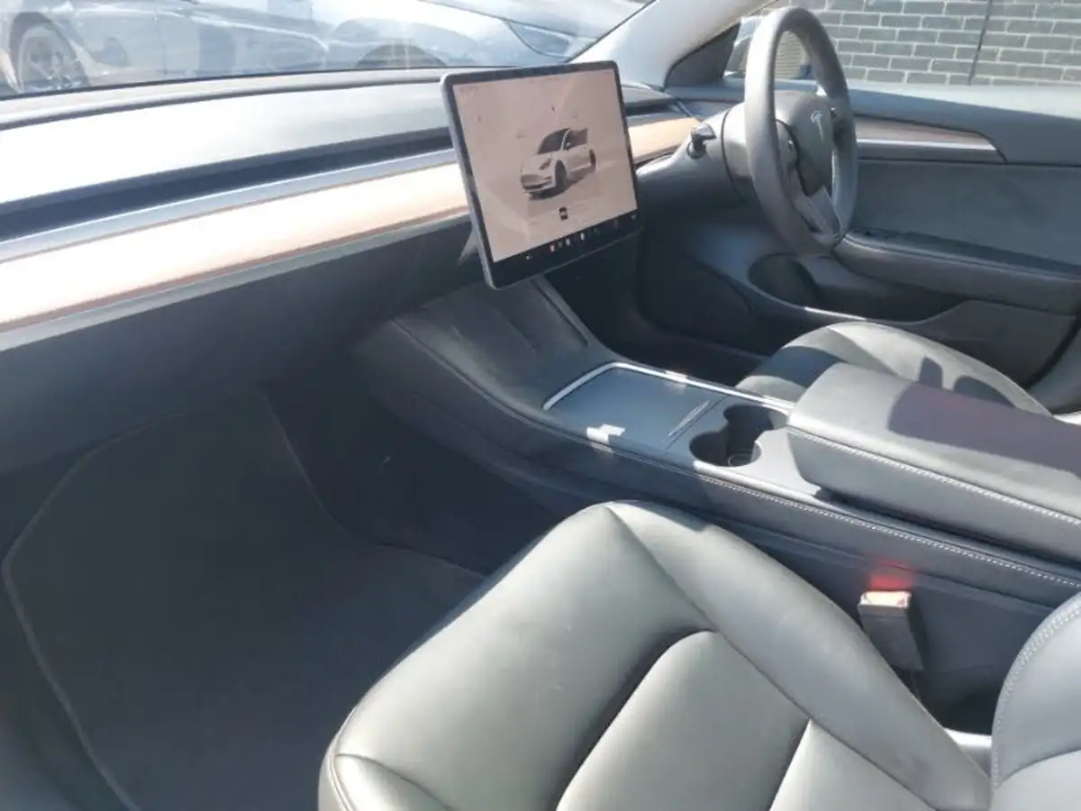 2023-tesla-model-3-e-performance-big-4