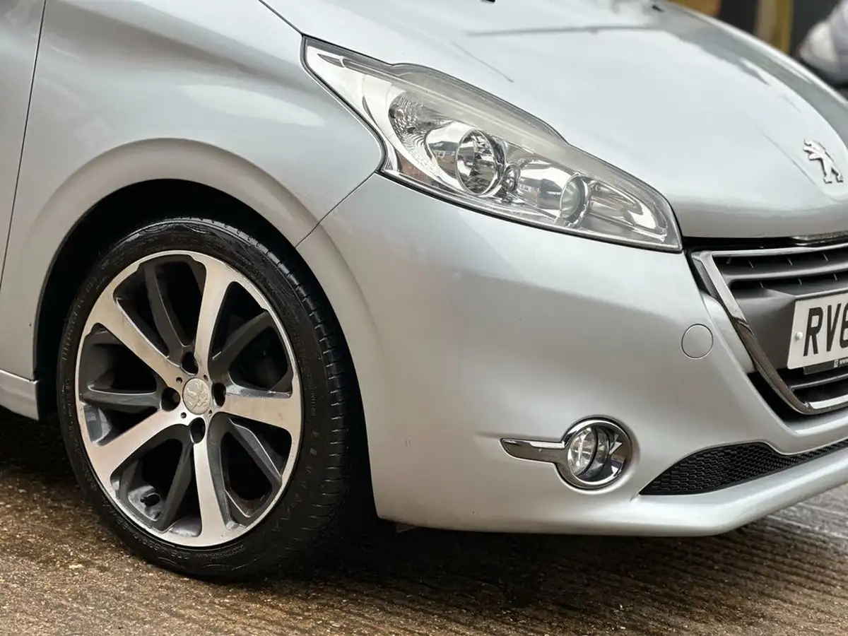 2012-peugeot-208-16-feline-vti-120bhp-5d-big-16