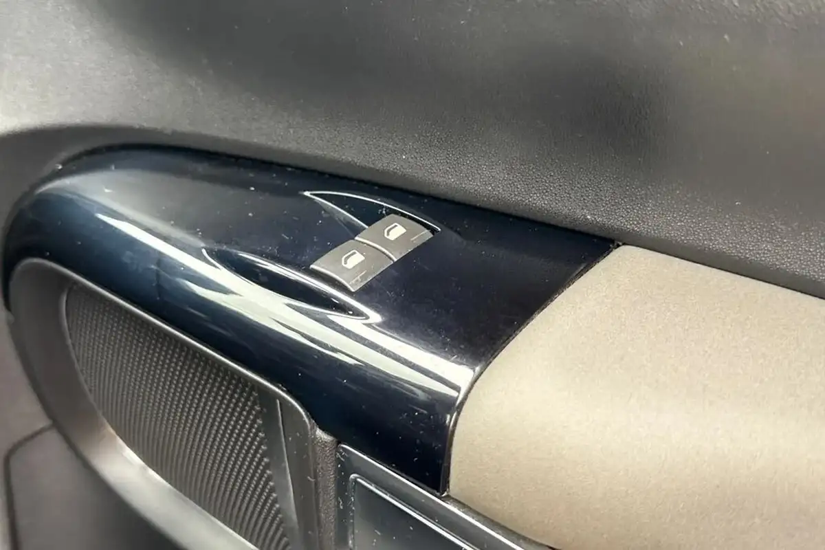 2018-citroen-c4-cactus-16bluehdi-flair-big-43