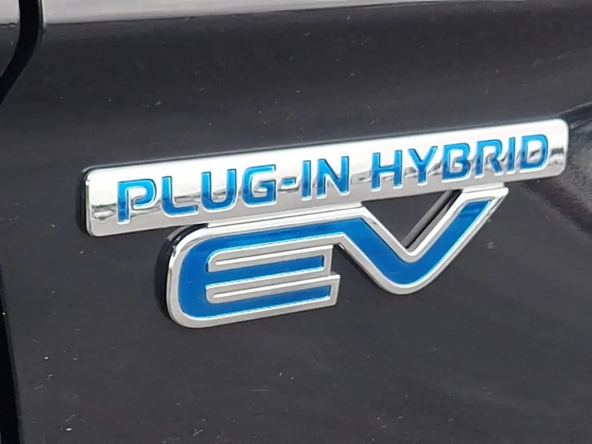 2021-mitsubishi-outlander-24-dynamic-phev-big-11