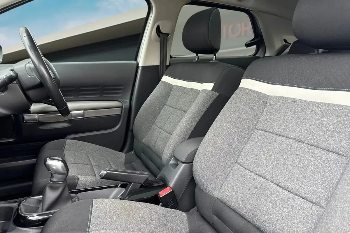 2018-citroen-c4-cactus-16bluehdi-flair-big-15