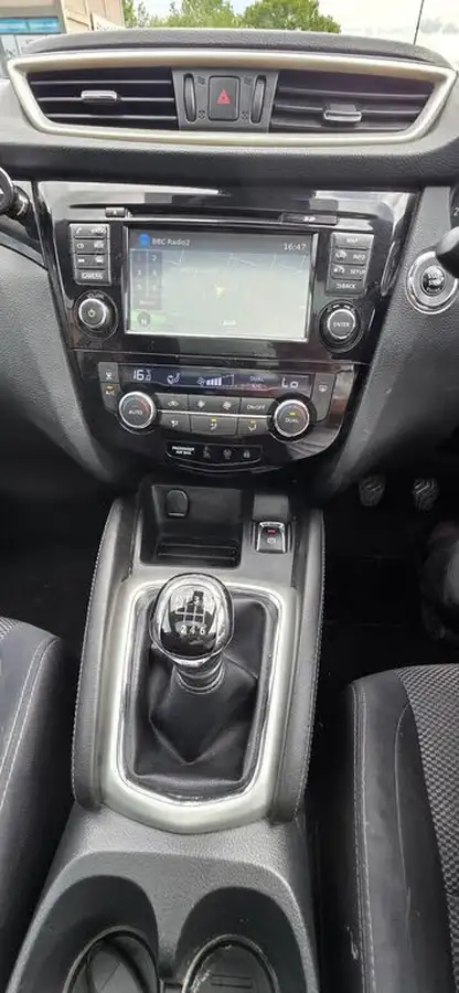 2014-nissan-qashqai-15dci-acenta-premium-big-15