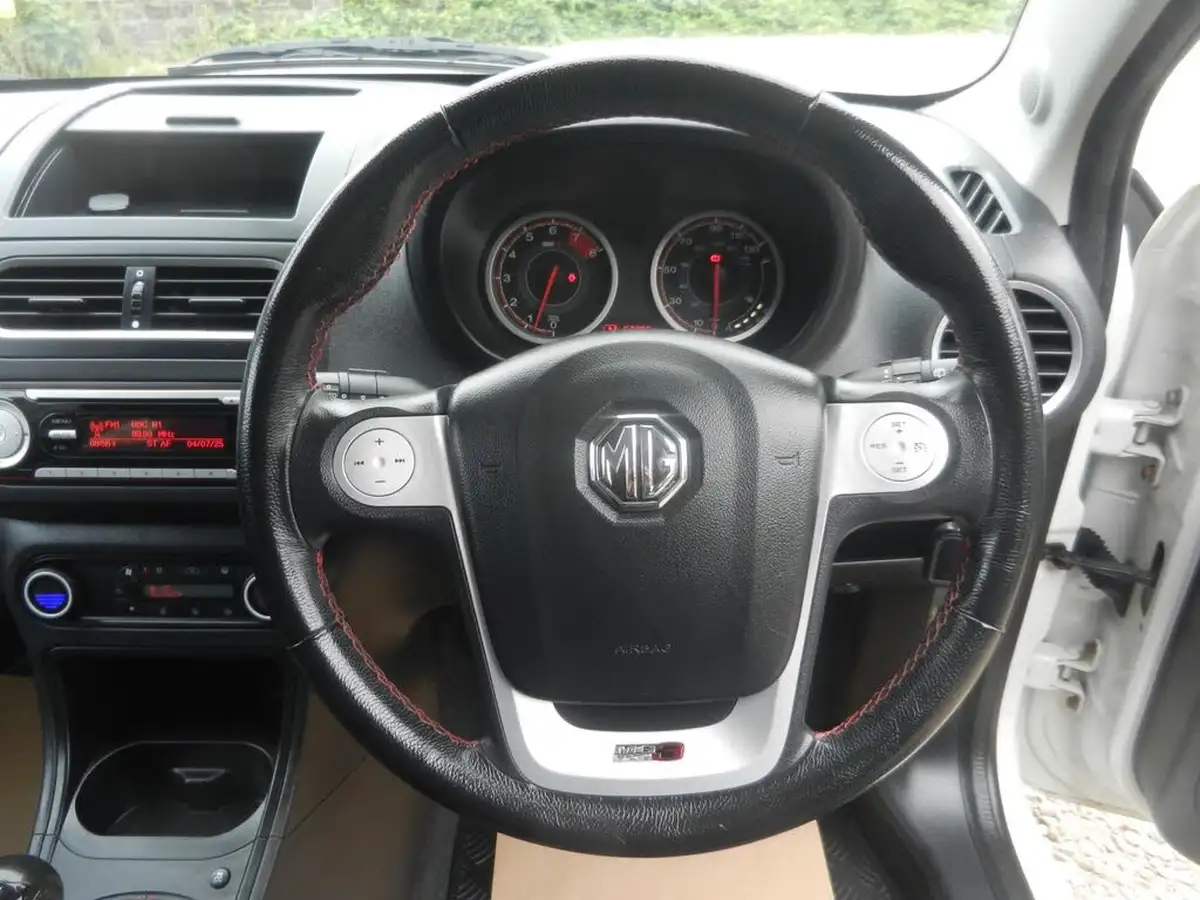 2016-mg-mg3-15-vti-tech-3style-ss-big-25