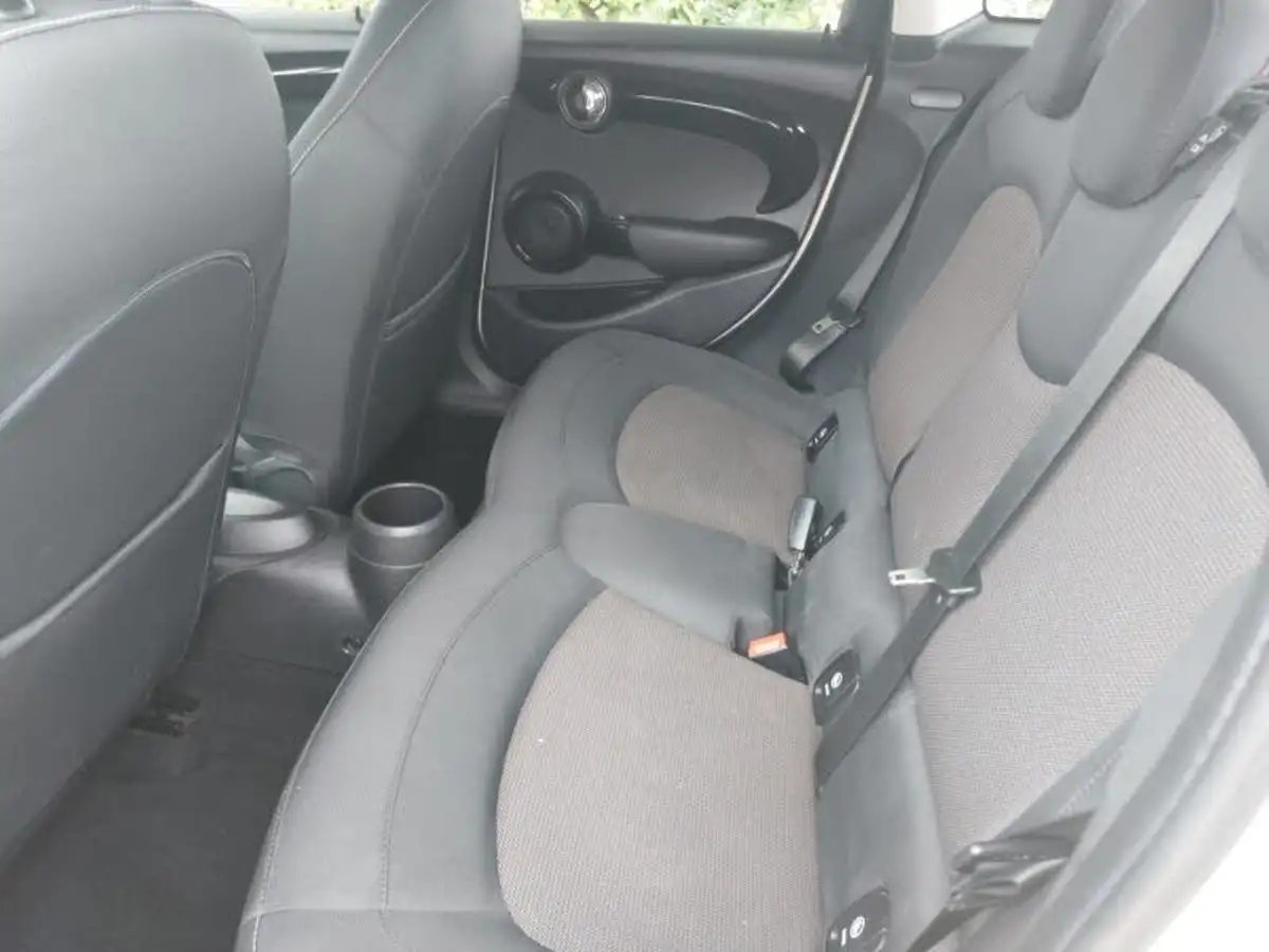 2015-mini-cooper-12-one-ss-5d-big-5