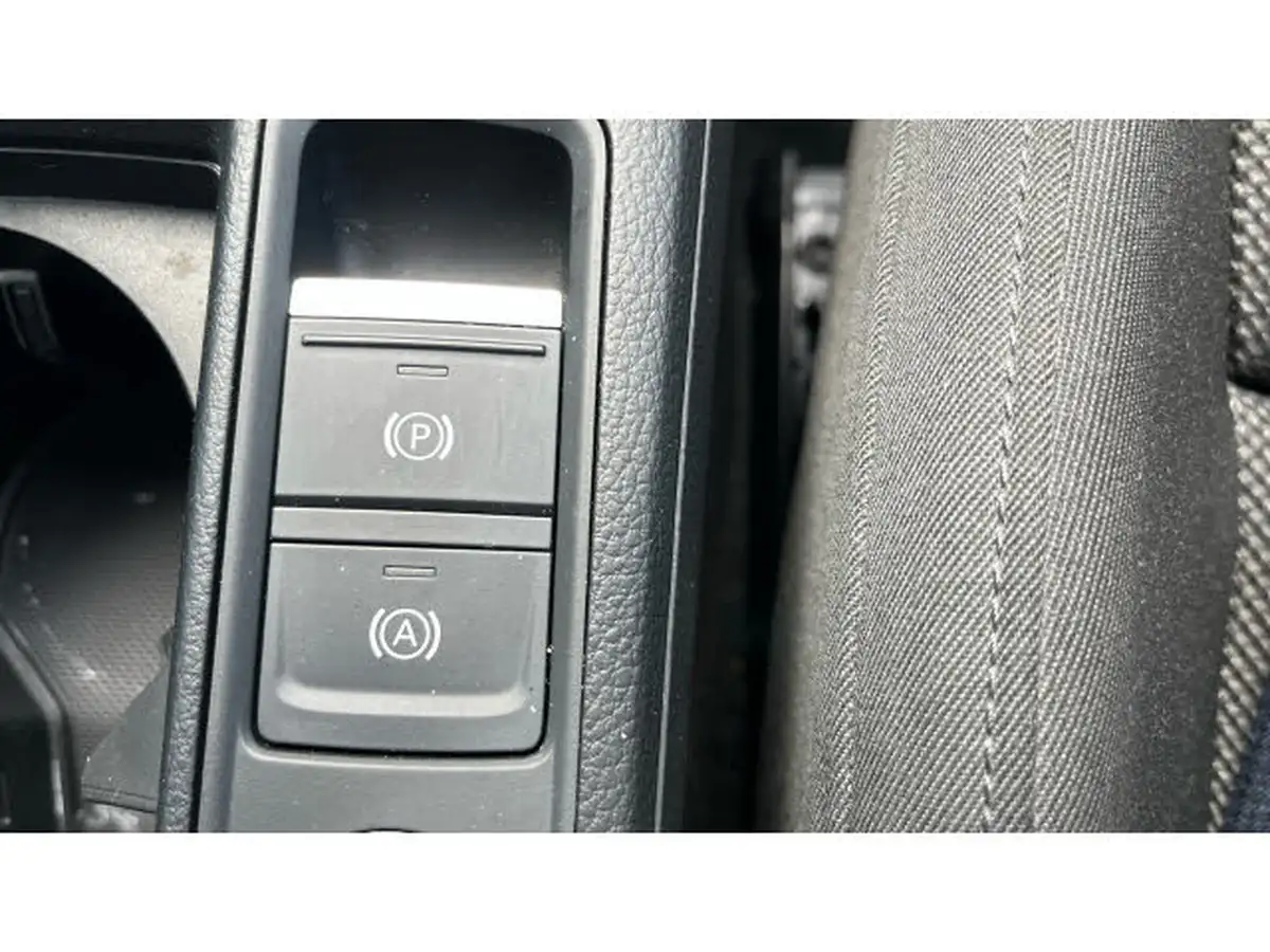 2022-audi-q3-15-35-tfsi-cod-sportback-s-tronic-big-39