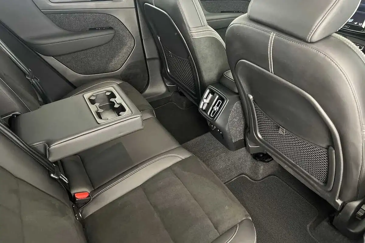 2022-volvo-xc40-15-t3-r-design-auto-big-28