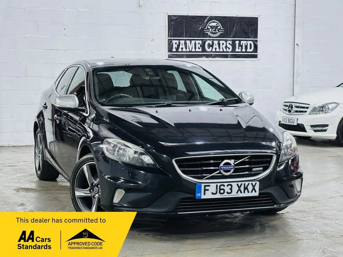 2013-volvo-v40-16td-d2-r-design-nav-big-0