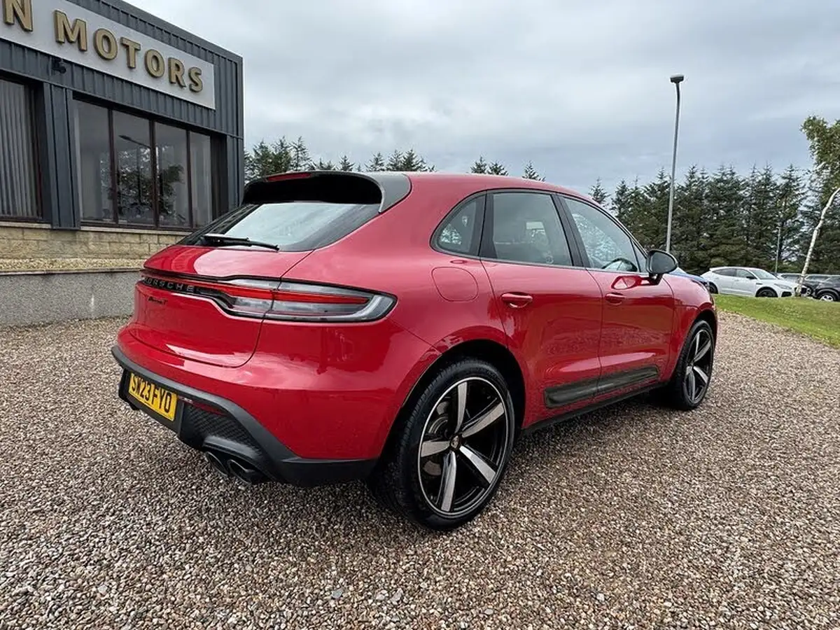 2023-porsche-macan-20-big-3
