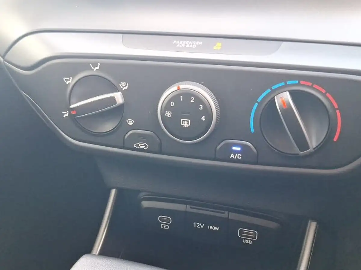2024-hyundai-i20-10-t-gdi-advance-dct-big-17
