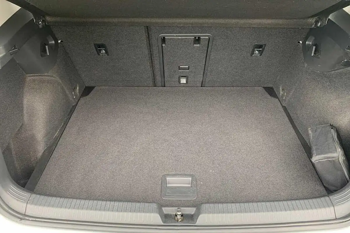 2021-volkswagen-golf-15-etsi-life-150ps-hatchback-big-10
