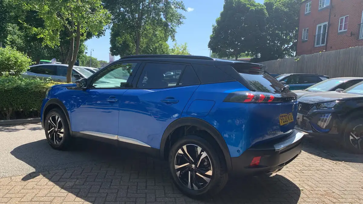 2022-peugeot-2008-suv-12-puretech-gt-big-4