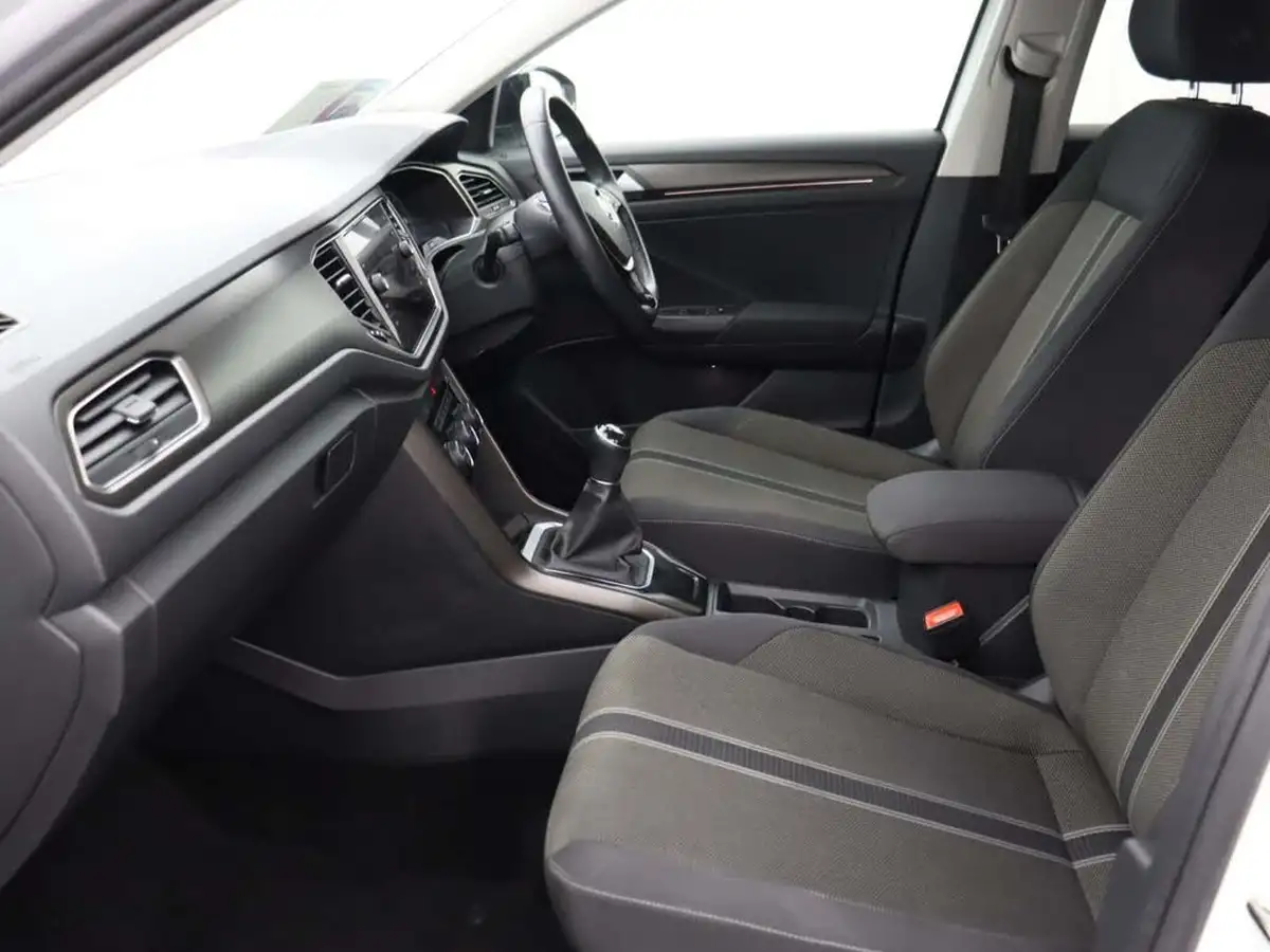 2018-volkswagen-t-roc-10-tsi-design-big-29