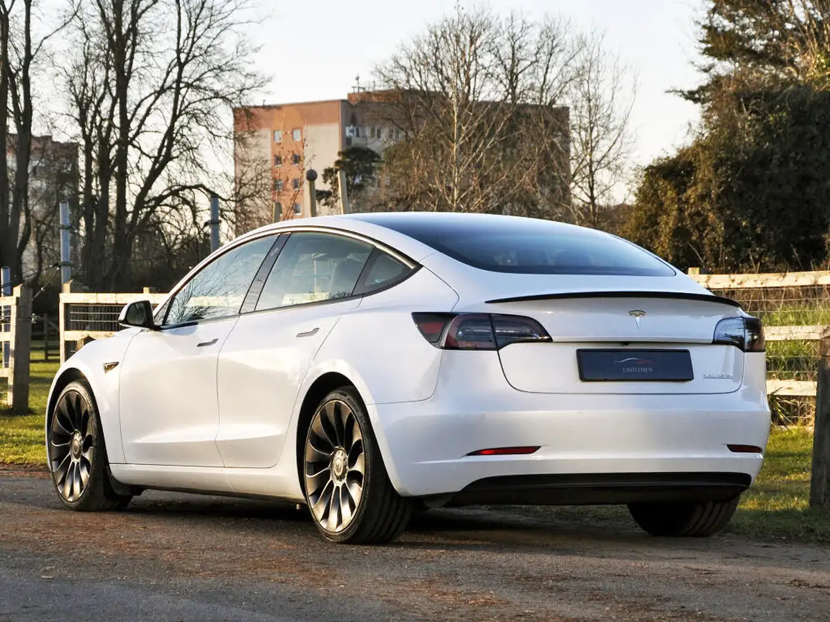 2021-tesla-model-3-e-performance-4x4-big-5