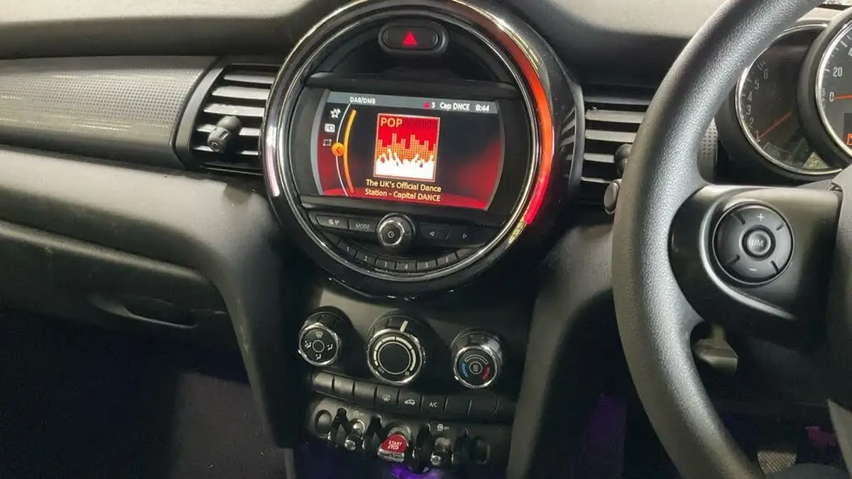 2019-mini-cooper-15-cooper-classic-hatchback-5d-big-8