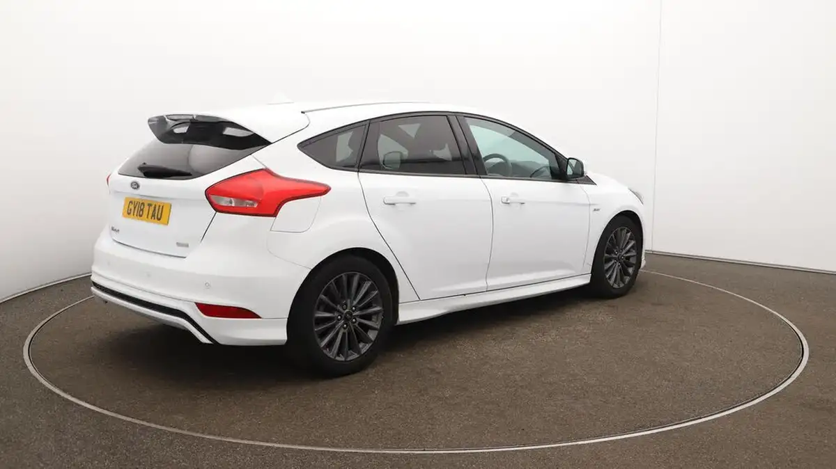 2018-ford-focus-10t-st-line-140ps-hatchback-big-52